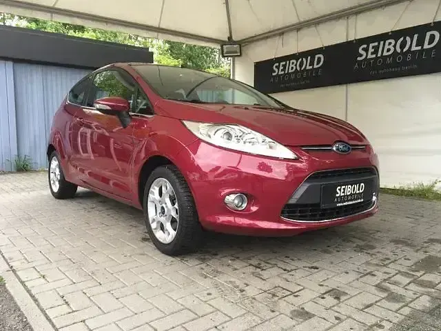 Gebraucht Ford Fiesta Titanium 104 PS (76 kW) 2012 Violett Kleinwagen