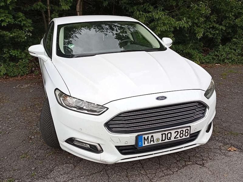 Weiß Gebraucht 2016 Ford Mondeo Limousine | 8.800 € (Superpreis) - Bild 1/4