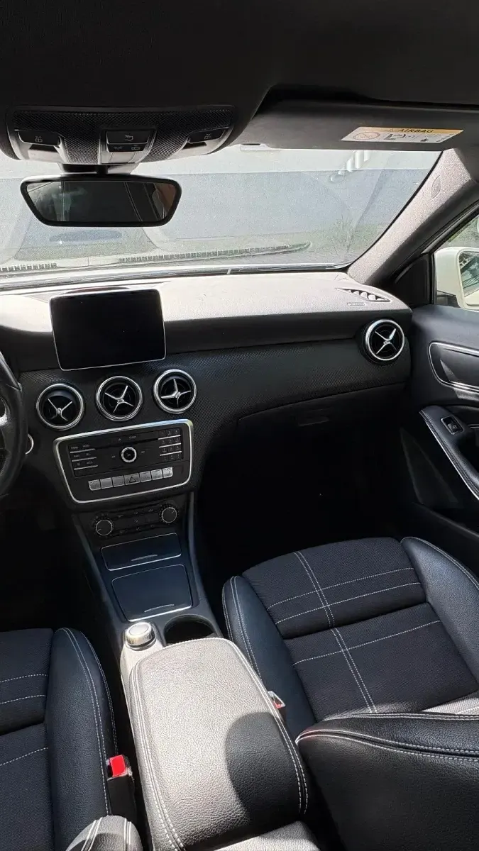 Gebraucht Mercedes A180 Urban 109 PS (80 kW) 2016 Weiß Kleinwagen