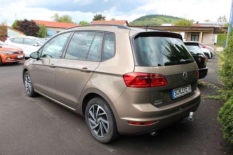 Gebraucht VW Golf VII 110 PS (80 kW) 2017 Pyramid gold metallic Kombi