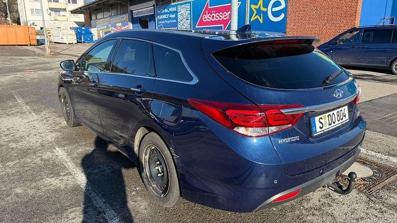 Gebraucht Hyundai i40 Space 135 PS (99 kW) 2018 Blau Kombi