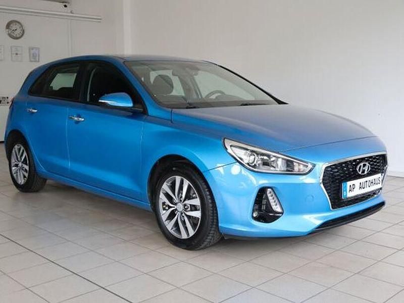 Ara blue / met Gebraucht 2017 Hyundai i30 Trend Limousine | 14.390 € (Guter Preis) - Bild 1/3