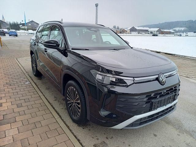 Gebraucht VW Tayron Life 150 PS (110 kW) 2025 Grenadillschwarz metallic SUV
