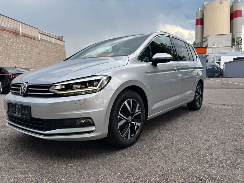 Silber Gebraucht 2019 VW Touran Highline Van / Kleinbus | 16.599 € (Guter Preis) - Bild 1/4
