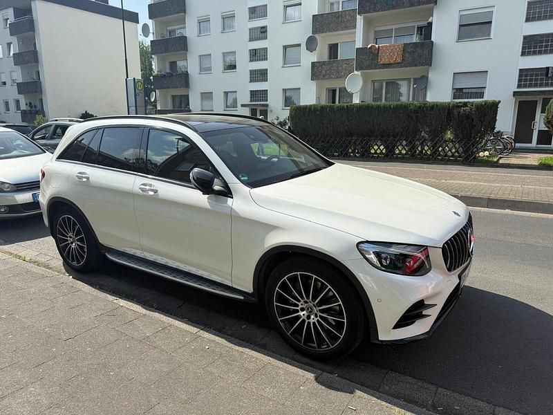 Weiß Gebraucht 2018 Mercedes GLC350 SUV | 33.000 € (Etwas zu teuer) - Bild 1/4
