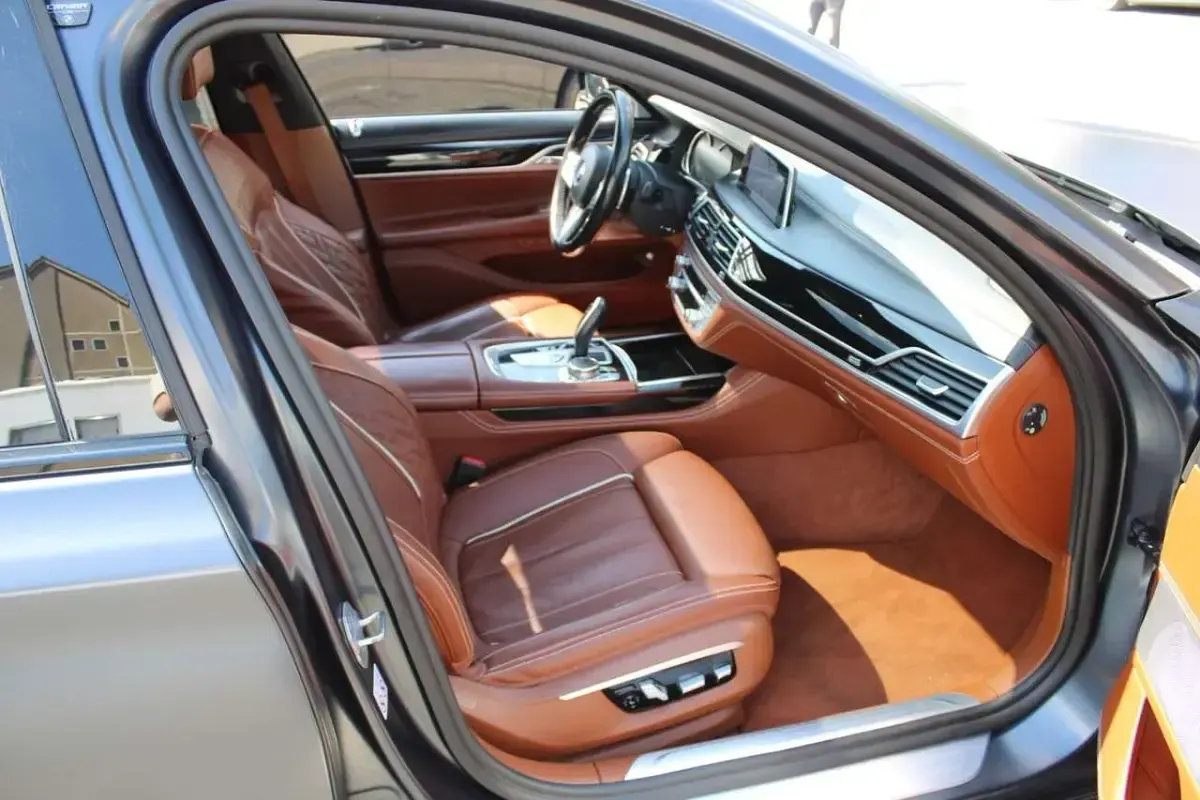 Gebraucht BMW 760 609 PS (447 kW) 2018 Grau Limousine