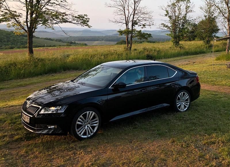 Schwarz Gebraucht 2016 Skoda Superb SportLine Limousine | 16.740 € (Guter Preis) - Bild 1/4