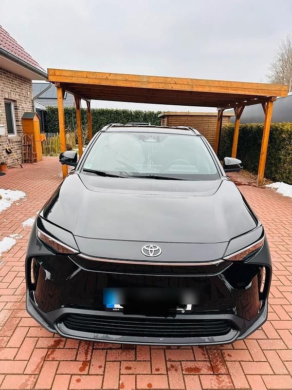 Gebraucht Toyota bZ4X 150 kW (204 PS) 2023 Schwarz SUV