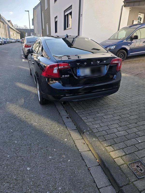 Gebraucht Volvo S60 Momentum 163 PS (119 kW) 2012 Schwarz Limousine