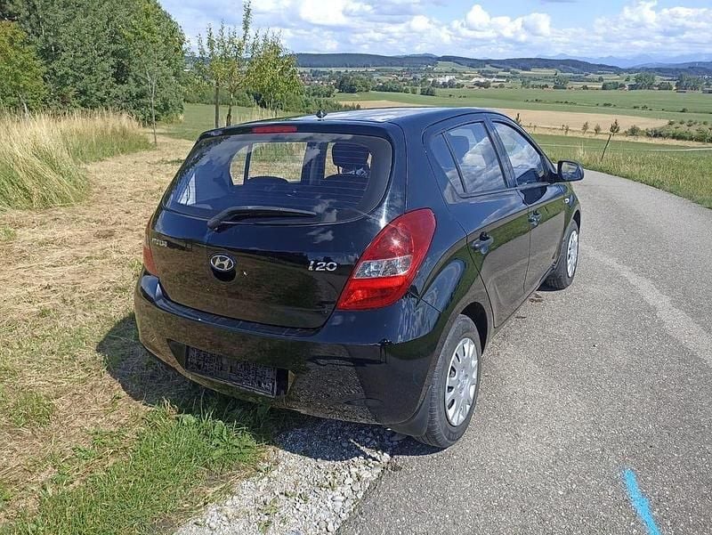 Gebraucht Hyundai i20 Classic 77 PS (56 kW) 2011 Schwarz Kleinwagen