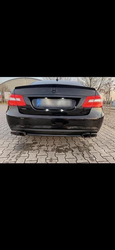 Gebraucht Mercedes E350 AMG 292 PS (214 kW) 2010 Schwarz Limousine