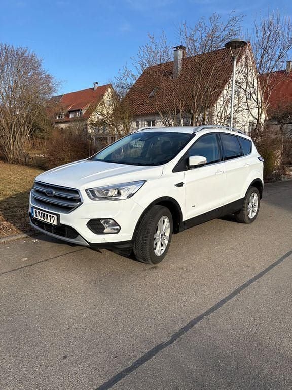 Gebraucht Ford Kuga Titanium 179 PS (131 kW) 2017 Weiß SUV