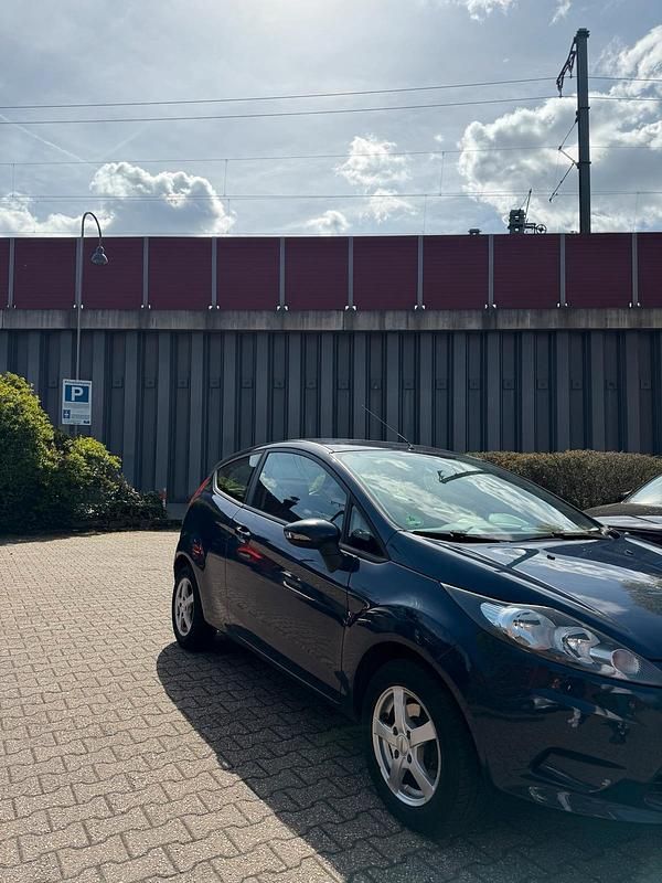 Gebraucht Ford Fiesta 82 PS (60 kW) 2010 Blau Kleinwagen