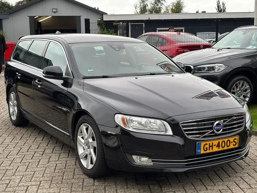 Używany Volvo V70 114 KM (83 kW) 2015 Czarny Kombi