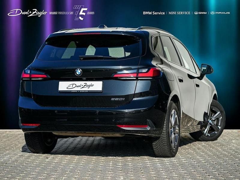 Gebraucht BMW 220 Active Tourer Luxury Line 170 PS (125 kW) 2025 Saphirschwarzmetallic Van / Kleinbus