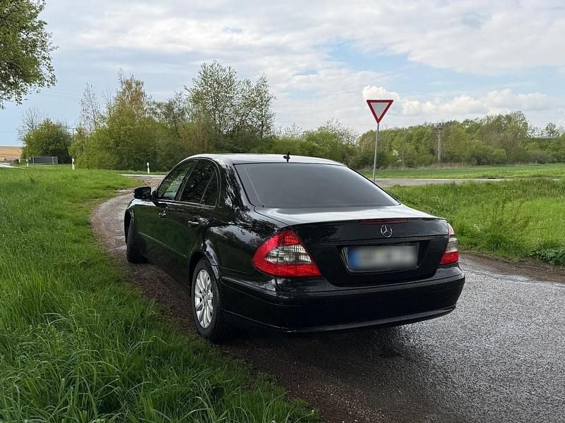Second-hand Mercedes E220 170 CP (125 kW) 2007 Negru Berlinǎ
