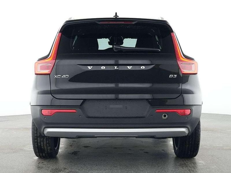 Gebraucht Volvo XC40 Core 163 PS (119 kW) 2025 Schwarz SUV