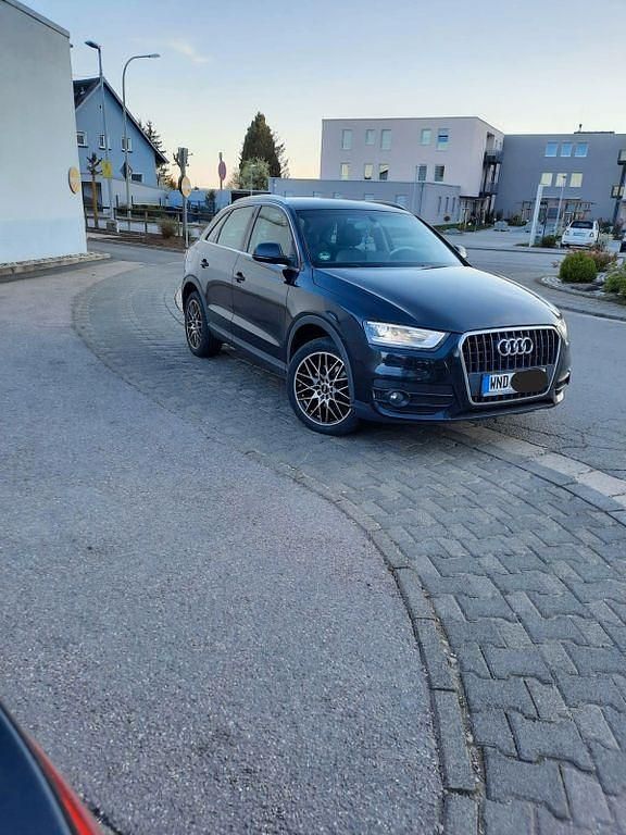 Schwarz Gebraucht 2012 Audi Q3 SUV | 10.700 € (Etwas zu teuer) - Bild 1/4
