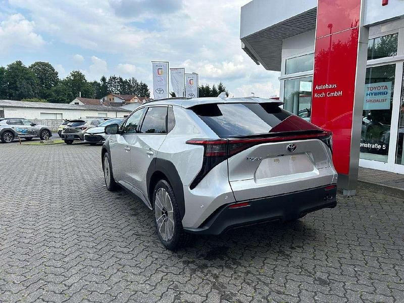 Gebraucht Toyota bZ4X 150 kW (204 PS) 2023 Precious silver SUV