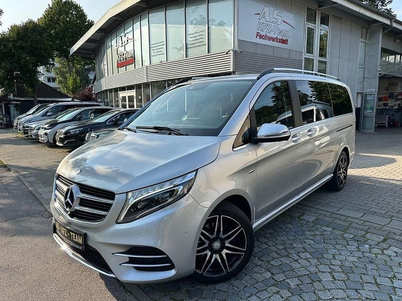 Silber Gebraucht 2018 Mercedes V250 Avantgarde Van / Kleinbus | 46.500 € (Etwas zu teuer) - Bild 1/4