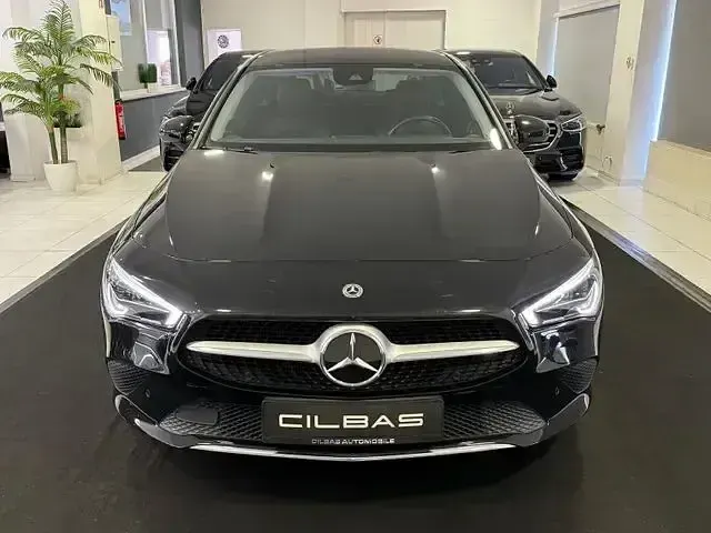 Gebraucht Mercedes CLA180 136 PS (100 kW) 2022 Kosmosschwarz  metalliclack Limousine
