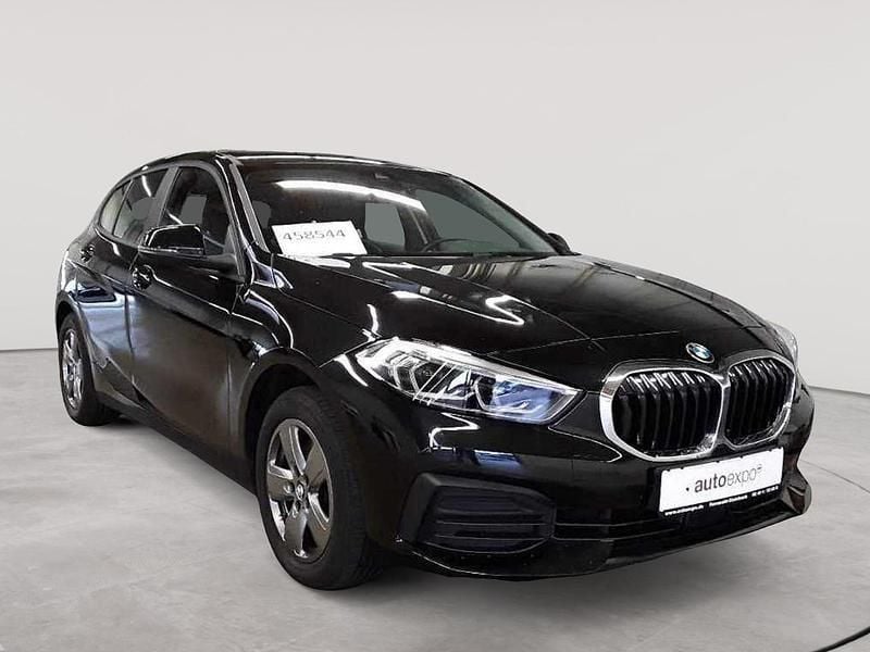 Saphirschwarz metallic Gebraucht 2022 BMW 118 Advantage Kleinwagen | 22.690 € (Guter Preis) - Bild 1/4