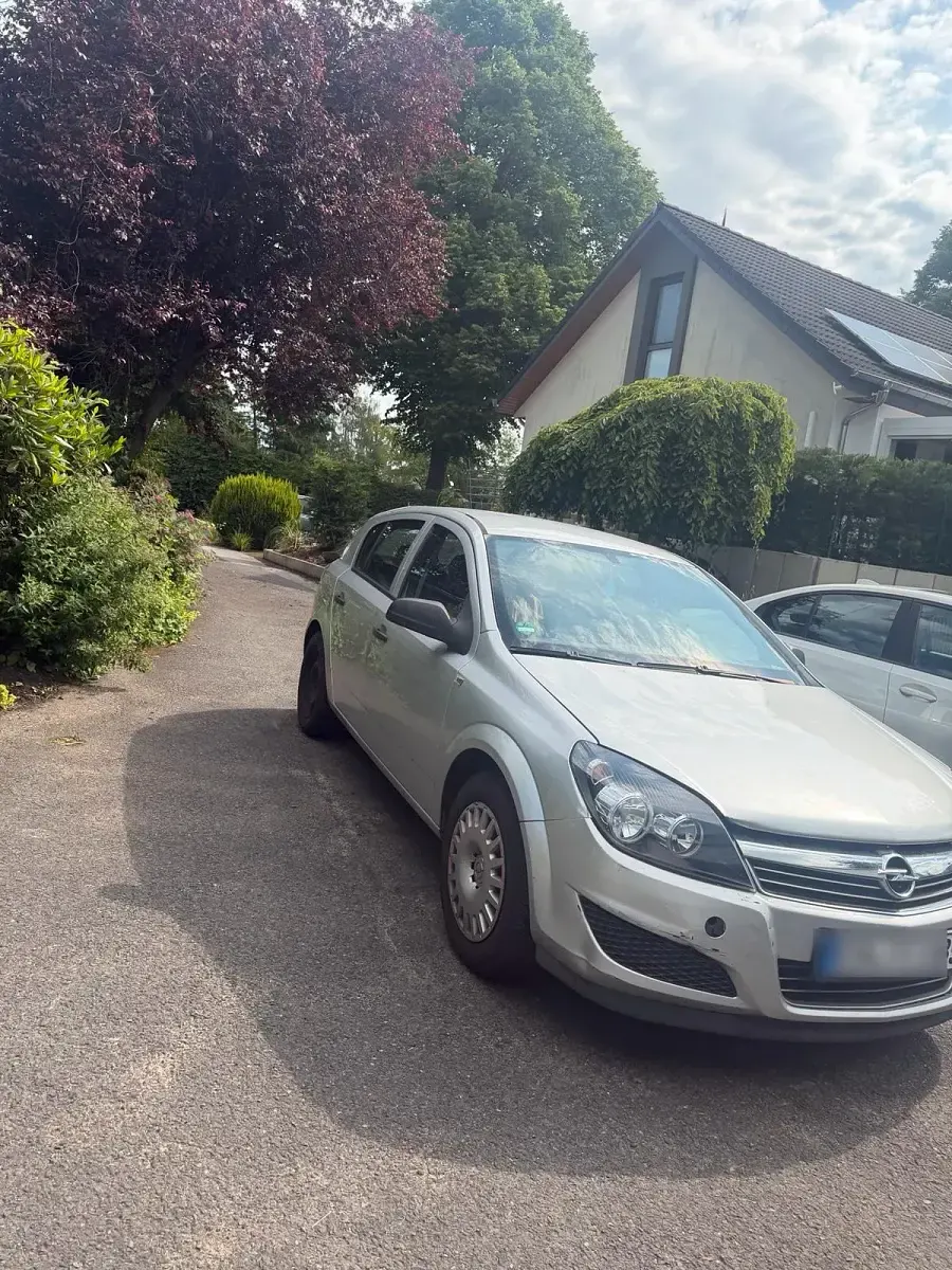 Gebraucht Opel Astra 90 PS (66 kW) 2009 Silber Kleinwagen