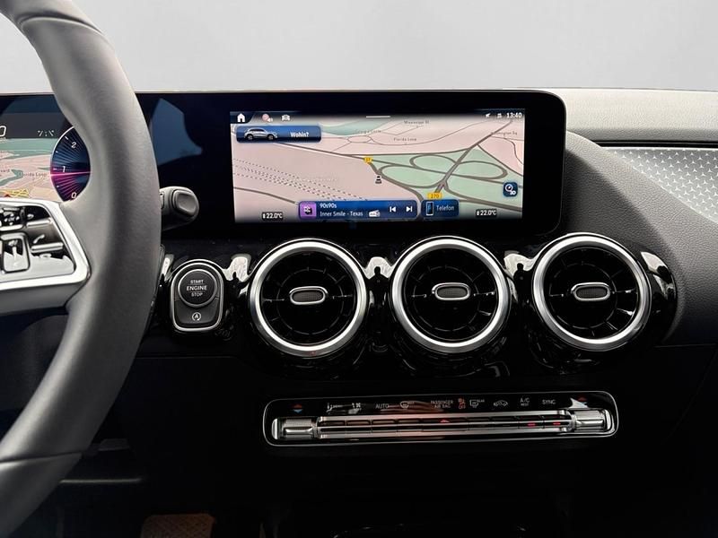 Gebraucht Mercedes GLA180 Progressive 85 PS (62 kW) 2024 Silber SUV