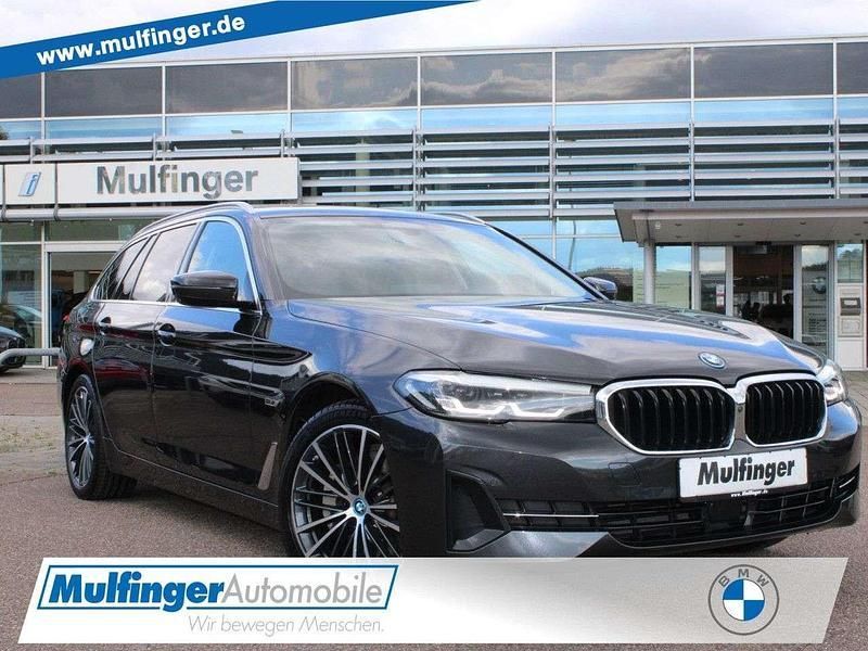 Sophistograu brillant metallic Gebraucht 2022 BMW 530e Kombi | 27.750 € (Superpreis) - Bild 1/4