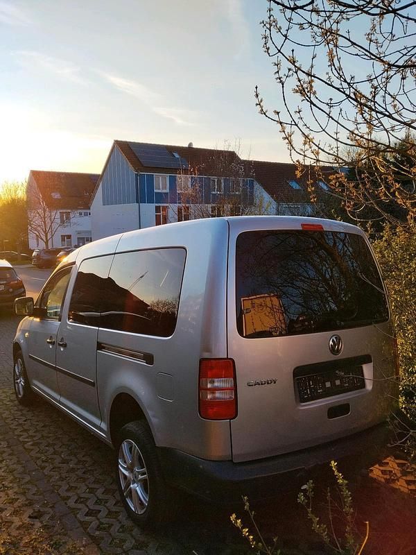 Gebraucht VW Caddy Maxi 140 PS (102 kW) 2014 Silber Van / Kleinbus