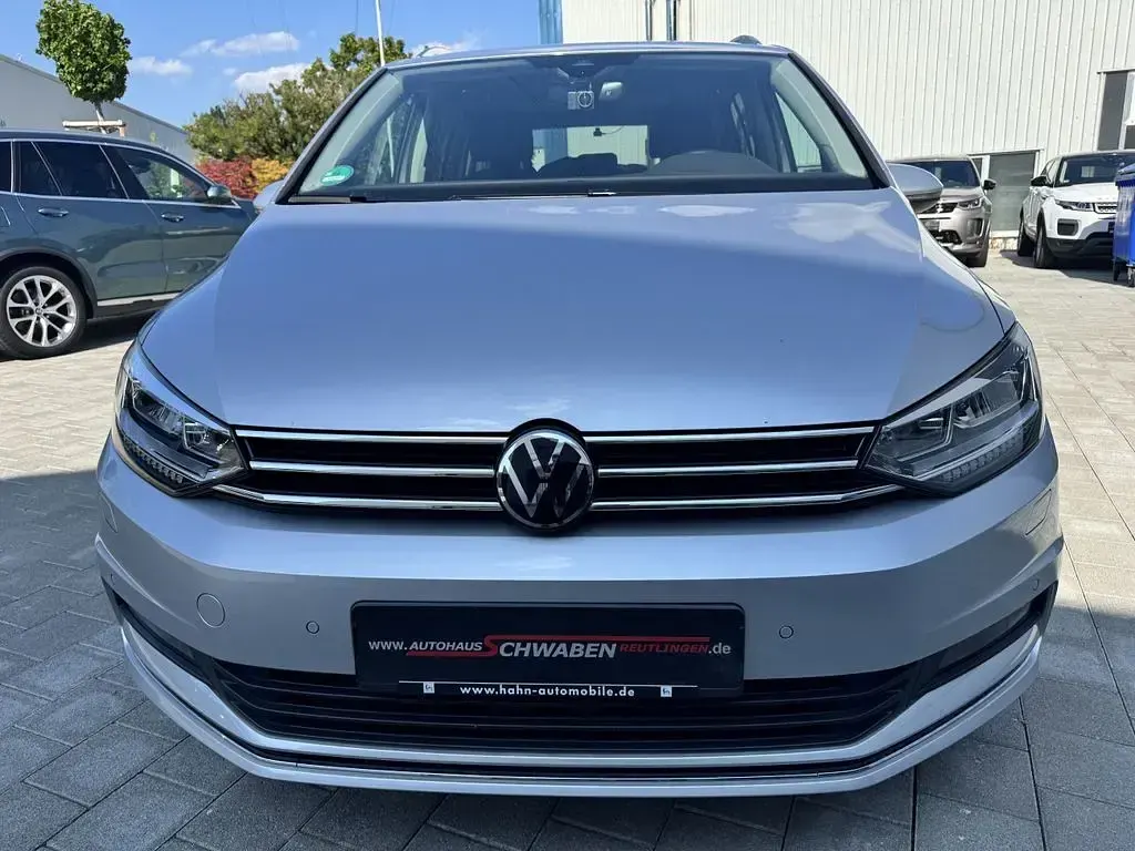 Gebraucht VW Touran Highline 150 PS (110 kW) 2022 Silber Van / Kleinbus