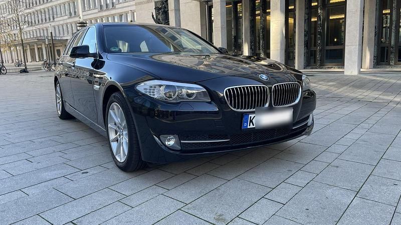 Schwarz Gebraucht 2013 BMW 520 Comfort Edition Kombi | 13.490 € (Fairer Preis) - Bild 1/4