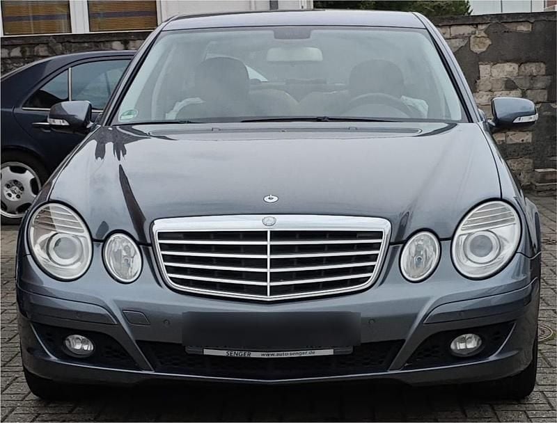 Grau Gebraucht 2006 Mercedes E280 Limousine | 3.300 € (Fairer Preis) - Bild 1/4