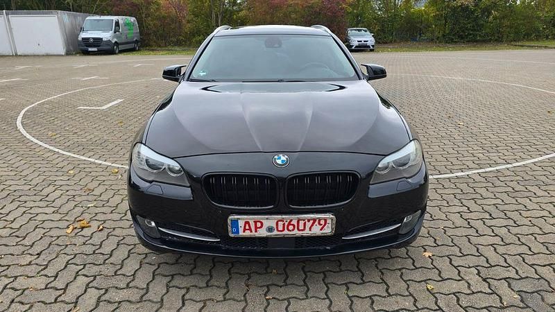 Gebraucht BMW 530 245 PS (180 kW) 2011 Schwarz Kombi