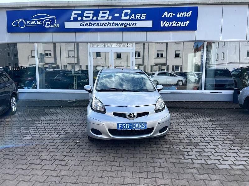 Gebraucht Toyota Aygo Cool 68 PS (50 kW) 2009 Silber Kleinwagen