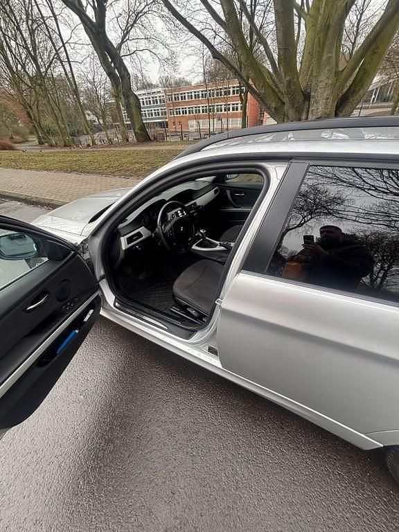 Second-hand BMW 318 143 CP (105 kW) 2009 Argintiu Break