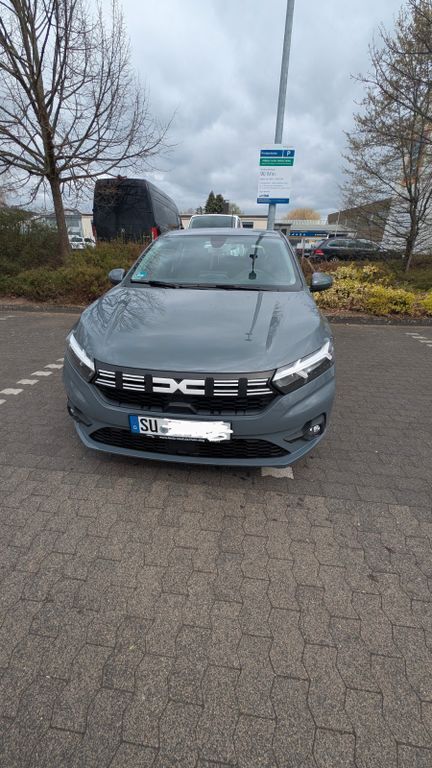 Grau Gebraucht 2023 Dacia Sandero Expression Kleinwagen | 14.700 € (Guter Preis) - Bild 1/4