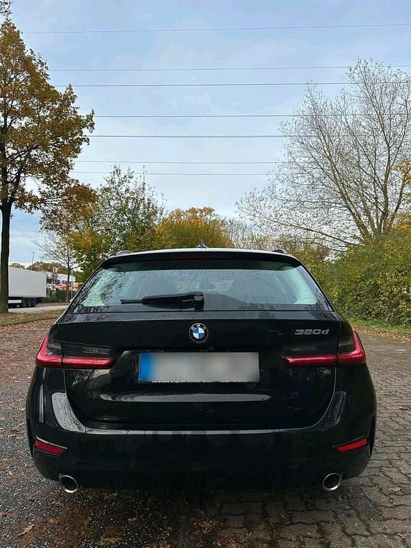 Gebraucht BMW 320 Advantage 204 PS (150 kW) 2021 Schwarz Kombi