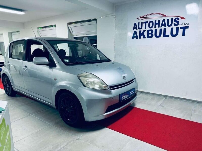 Silber Gebraucht 2005 Daihatsu Sirion Kleinwagen | 1.990 € (Teuer) - Bild 1/3