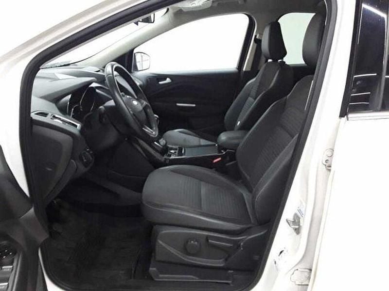 Gebraucht Ford Kuga Titanium 179 PS (131 kW) 2019 Weiß SUV