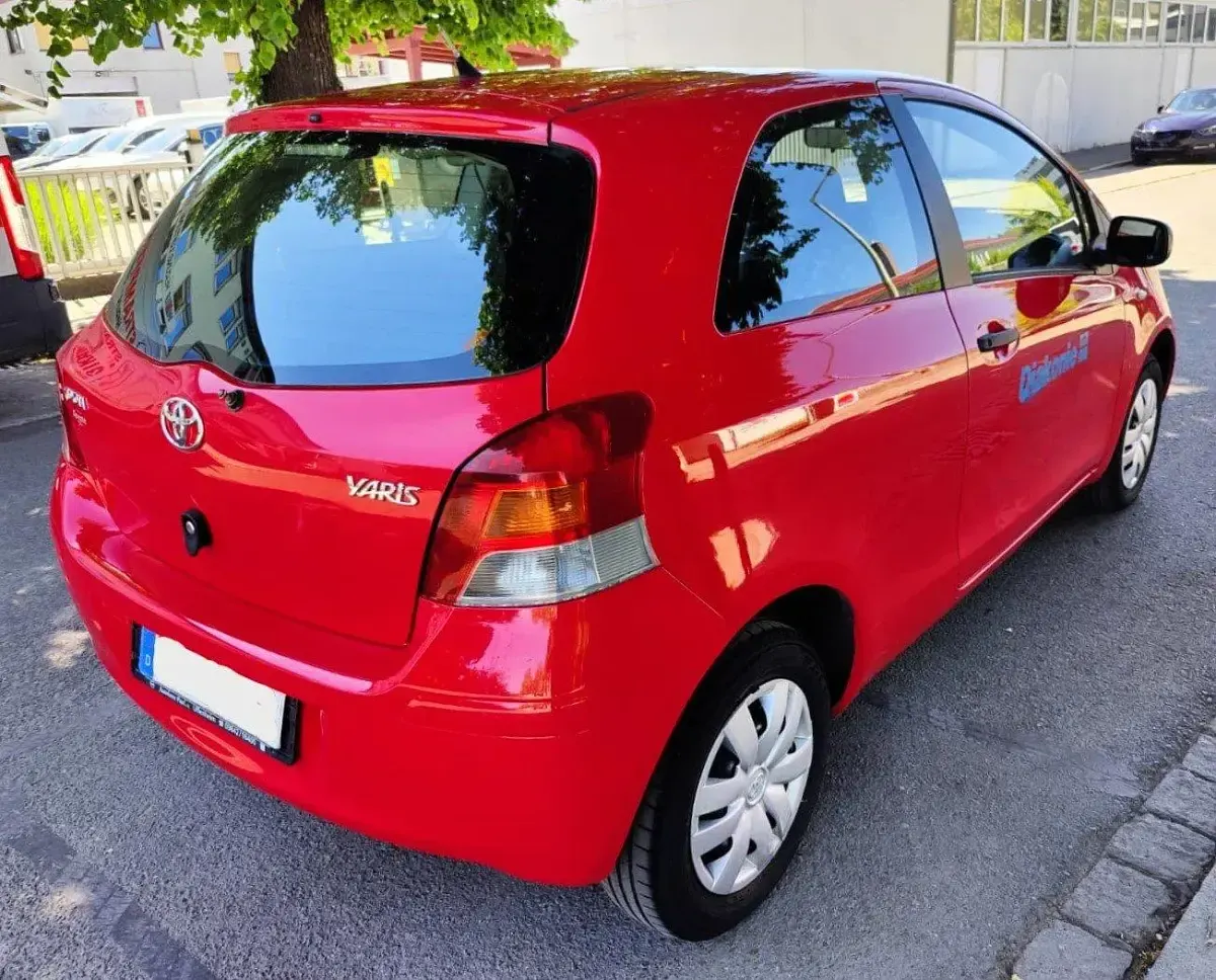 Gebraucht Toyota Yaris Basis 69 PS (50 kW) 2009 Rot Kleinwagen