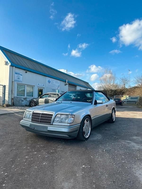 Silber Gebraucht 1994 Mercedes E320 AMG Cabrio | 17.500 € - Bild 1/4