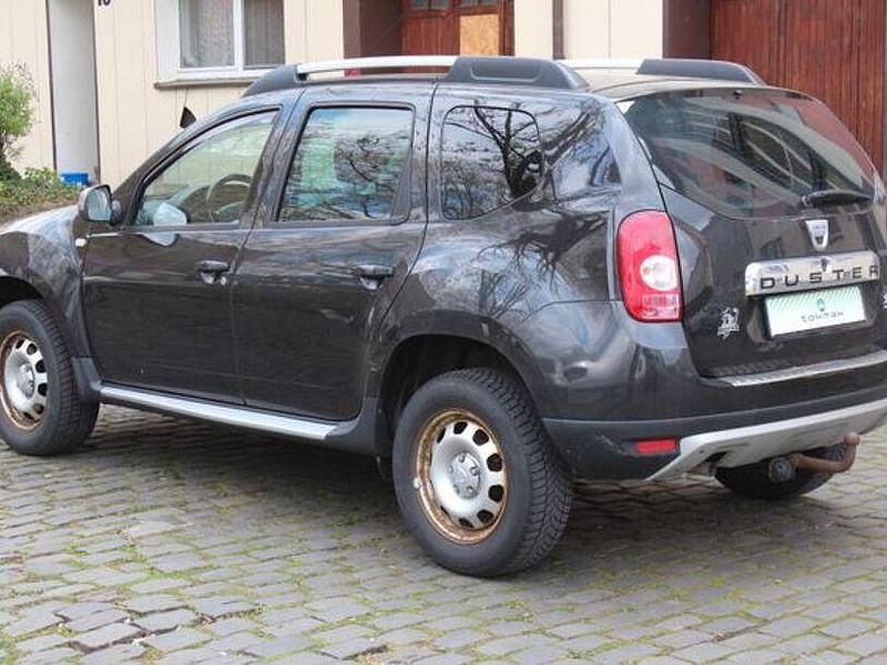 Second-hand Dacia Duster 90 CP (66 kW) 2011 Negru SUV