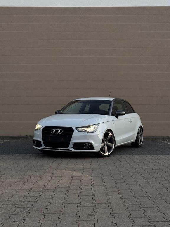 Weiß Gebraucht 2011 Audi A1 S-Line Kleinwagen | 6.446 € (Etwas zu teuer) - Bild 1/4