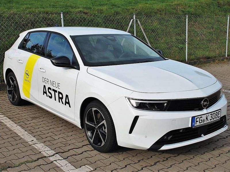 Gebraucht Opel Astra 150 PS (110 kW) 2022 Jade weiss/arktis weiss Limousine