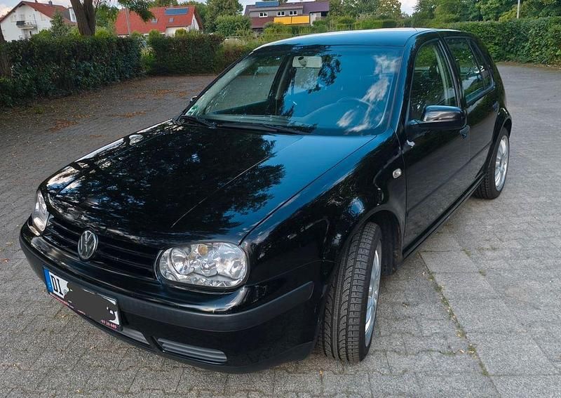 Schwarz Gebraucht 2002 VW Golf IV Limousine | 1.200 € (Fairer Preis) - Bild 1/4