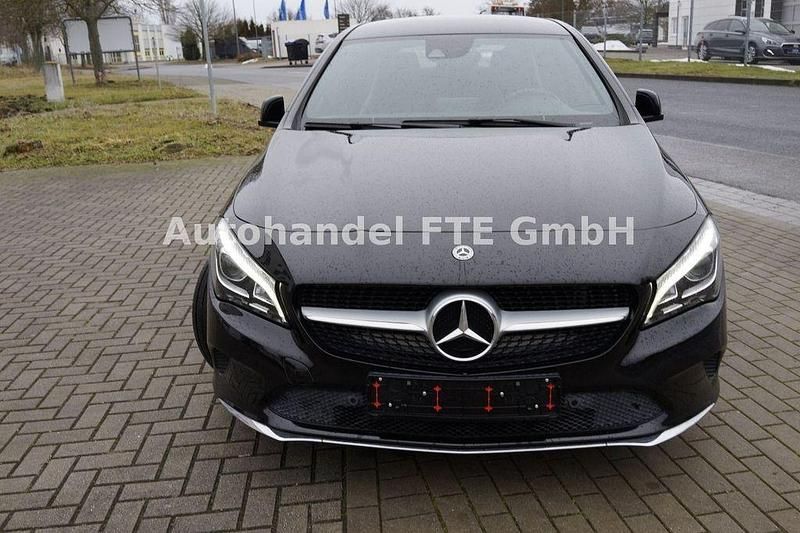 Gebraucht Mercedes CLA200 Shooting Brake 156 PS (114 kW) 2017 Schwarz Kombi