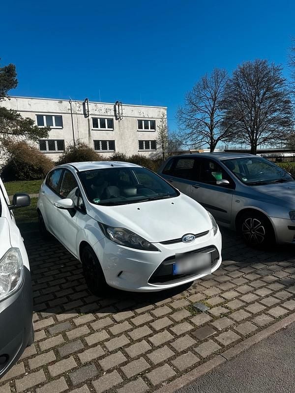 Gebraucht Ford Fiesta 60 PS (44 kW) 2009 Weiß Kleinwagen