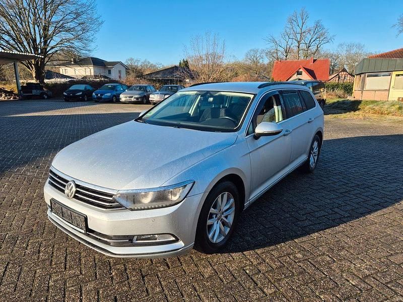 Silber Gebraucht 2017 VW Passat Comfortline Kombi | 8.850 € (Superpreis) - Bild 1/4