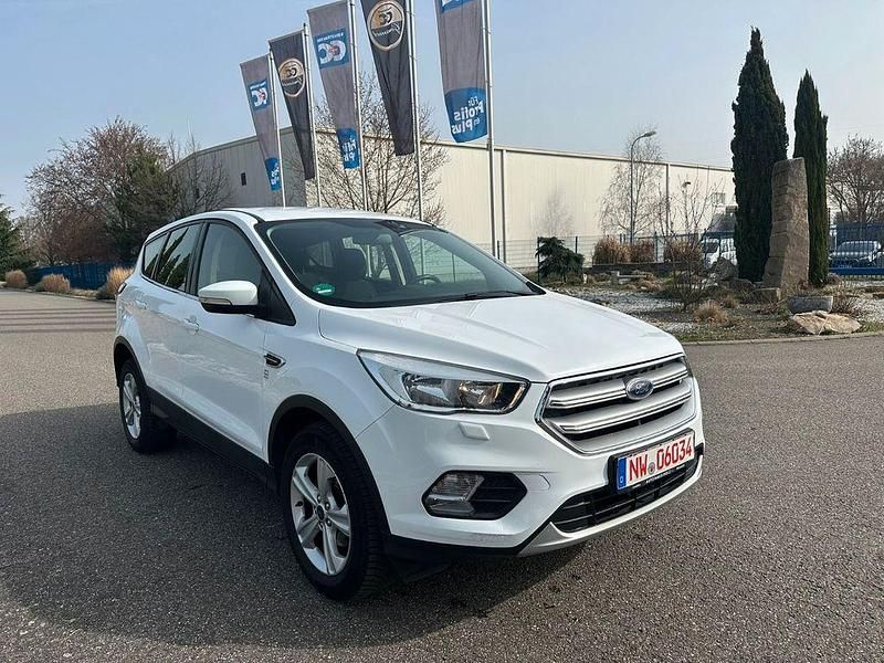 Gebraucht Ford Kuga Trend 120 PS (88 kW) 2018 Weiß SUV